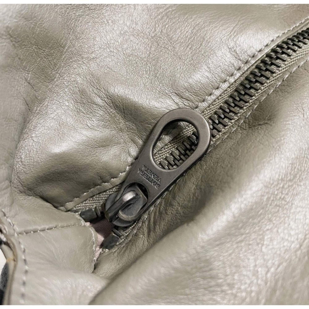 BOTTEGA VENETA Intrecciato Grey Boston Bag - Picture 14 of 16